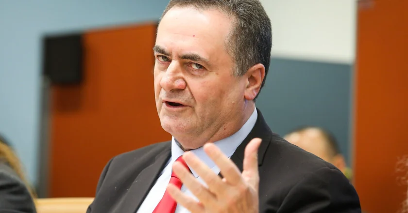 ഖമനയിയെ ലക്ഷ്യമിട്ട് ഇസ്രയേൽ: മിസൈൽ ആക്രമണത്തിന് കടുത്ത പ്രതികരണവുമായി പ്രതിരോധമന്ത്രി