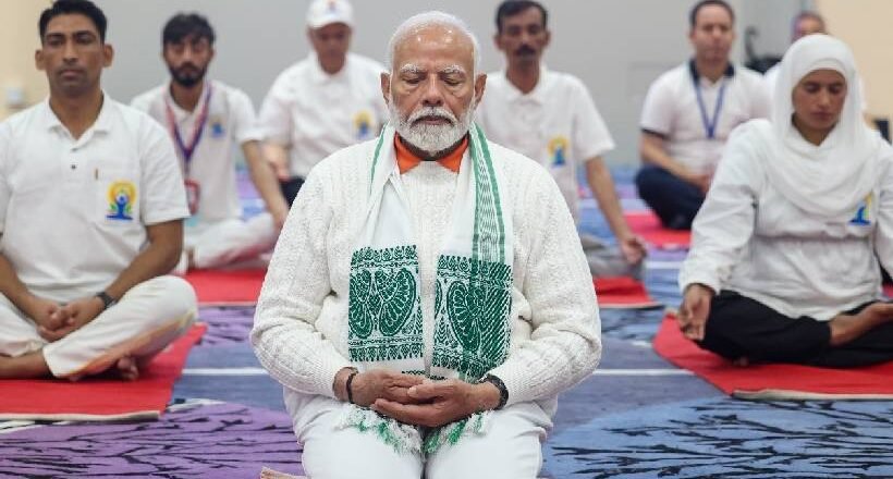 അന്താരാഷ്ട്ര യോഗ ദിനം; വിശാഖപട്ടണത്ത് യോഗാ സംഗമ പരിപാടി പ്രധാനമന്ത്രി നരേന്ദ്രമോദി ഉദ്ഘാടനം ചെയ്തു