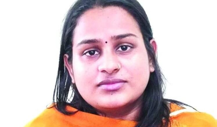 ആലപ്പുഴയിൽ വിമാന ടിക്കറ്റ് ബുക്ക് ചെയ്ത് നൽകാമെന്ന് വാഗാദാനം നൽകി തട്ടിപ്പ്; യുവതി പിടിയിൽ