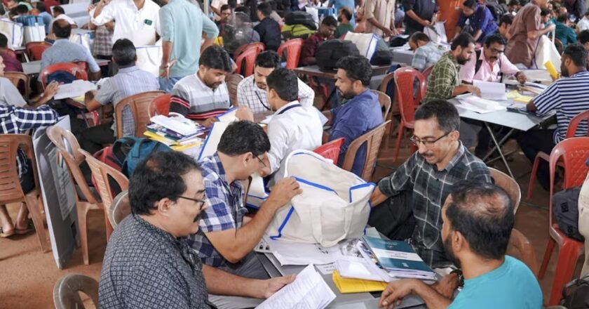 നിലമ്പൂരില്‍ വോട്ടെടുപ്പ് തുടങ്ങി; 59 പുതിയ പോളിംഗ് സ്റ്റേഷനുകള്‍ ഉള്‍പ്പെടെ 263 ബൂത്തുകളിലാണ് വോട്ടെടുപ്പ് നടക്കുന്നത്