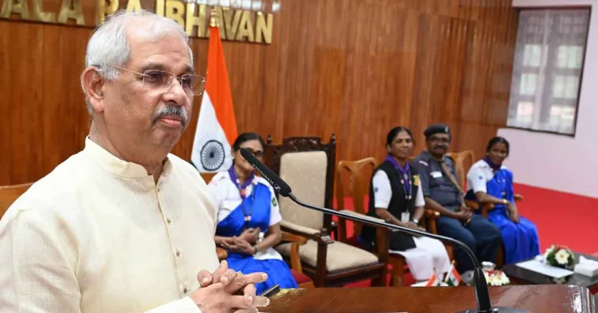 ഭാരതാംബ വിവാദം: ഗവർണർക്കെതിരെ എസ്എഫ്ഐ പ്രതിഷേധം