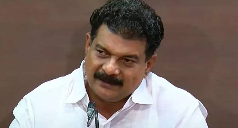 നിയമസഭാ തിരഞ്ഞെടുപ്പിൽ ബേപ്പൂരിൽ മത്സരിക്കാൻ തയ്യാറാണെന്ന് പ്രഖ്യാപിച്ച് പി വി അൻവർ